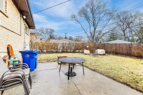 Tiny photo for 2437 Crawford Avenue, Evanston, IL 60201 (MLS # 12588588)