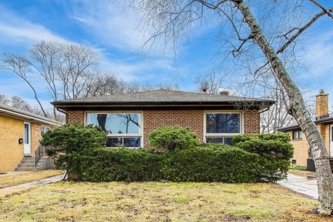 Tiny photo for 2437 Crawford Avenue, Evanston, IL 60201 (MLS # 12588588)