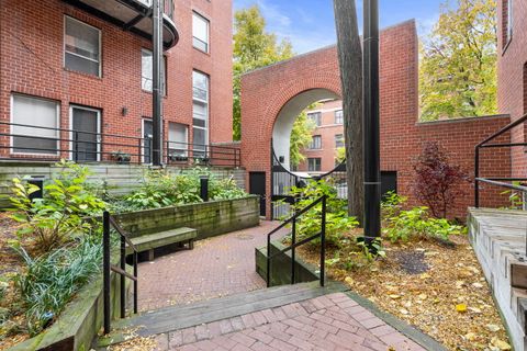 Tiny photo for 5400 S Hyde Park Boulevard #7A, Chicago, IL 60615 (MLS # 12503098)