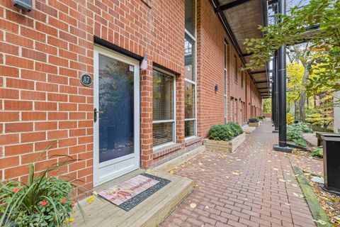 Tiny photo for 5400 S Hyde Park Boulevard #7A, Chicago, IL 60615 (MLS # 12503098)