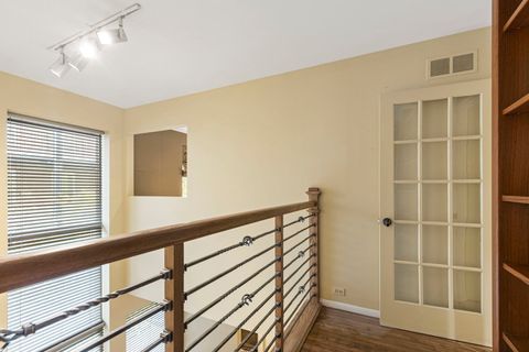 Tiny photo for 5400 S Hyde Park Boulevard #7A, Chicago, IL 60615 (MLS # 12503098)
