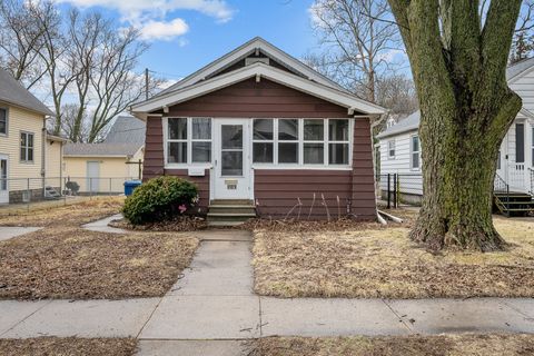 Tiny photo for 204 Adams Place, Clinton, IA 52732 (MLS # 12587543)