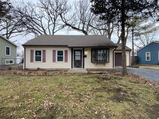 4 E PINE ST, STREAMWOOD, IL 60107 - Image b8d36c100cca041fda837c2dba91a02e/3047060799