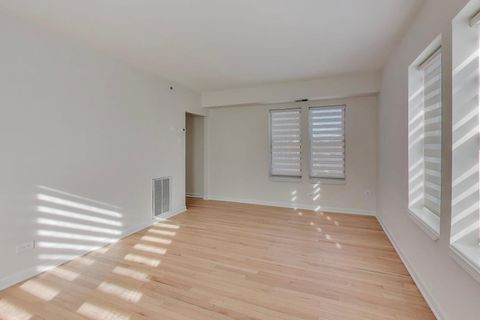 Tiny photo for 1 W OAK Avenue #C1, La Grange Park, IL 60526 (MLS # 12559412)