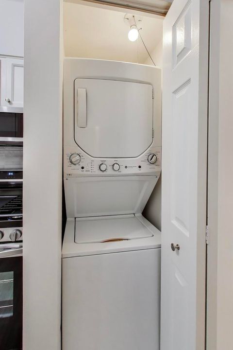 Tiny photo for 1 W OAK Avenue #C1, La Grange Park, IL 60526 (MLS # 12559412)