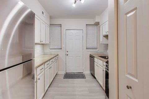 Tiny photo for 1 W OAK Avenue #C1, La Grange Park, IL 60526 (MLS # 12559412)