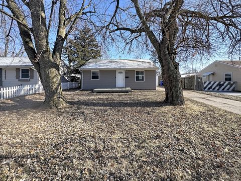 Photo of 2031 N Fairmount Street, Davenport, IA 52804 (MLS # 12555546)
