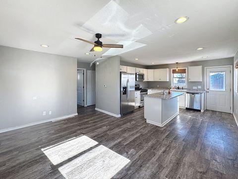 Tiny photo for 2031 N Fairmount Street, Davenport, IA 52804 (MLS # 12555546)