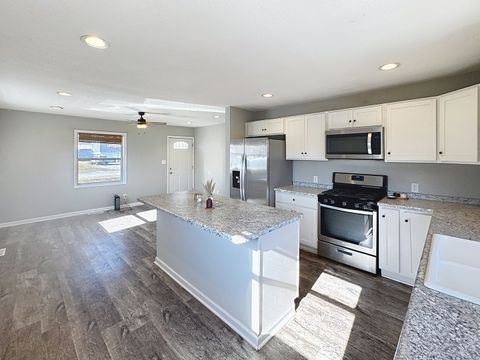 Tiny photo for 2031 N Fairmount Street, Davenport, IA 52804 (MLS # 12555546)