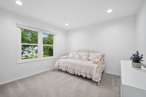 Tiny photo for 809 W Kingsley Drive, Arlington Heights, IL 60004 (MLS # 12734006)