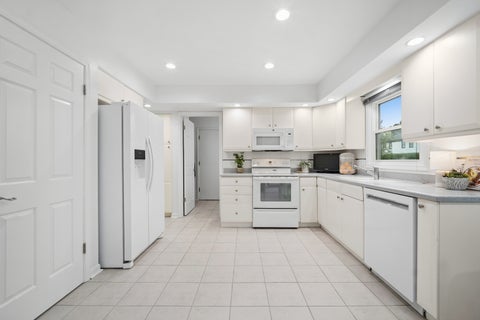 Tiny photo for 809 W Kingsley Drive, Arlington Heights, IL 60004 (MLS # 12734006)