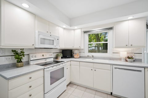 Tiny photo for 809 W Kingsley Drive, Arlington Heights, IL 60004 (MLS # 12734006)