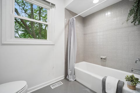 Tiny photo for 809 W Kingsley Drive, Arlington Heights, IL 60004 (MLS # 12734006)
