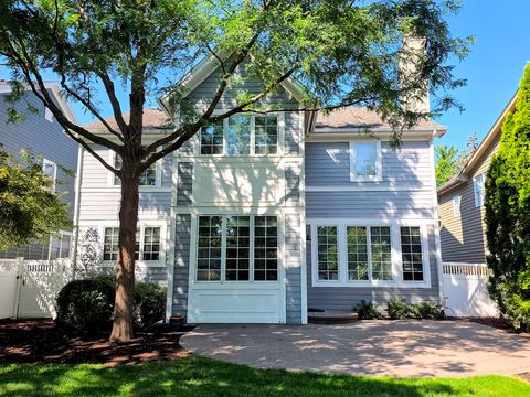 Tiny photo for 3919 Washington Street, Downers Grove, IL 60515 (MLS # 12550441)