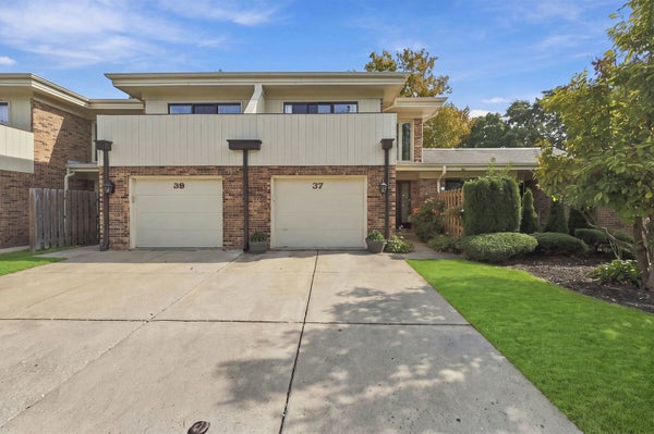 37 SORRENTO DR # 37, PALOS HEIGHTS, IL 60463 - Image b8e1cdf2cd67fb158ed35b80d25a514e/437475554