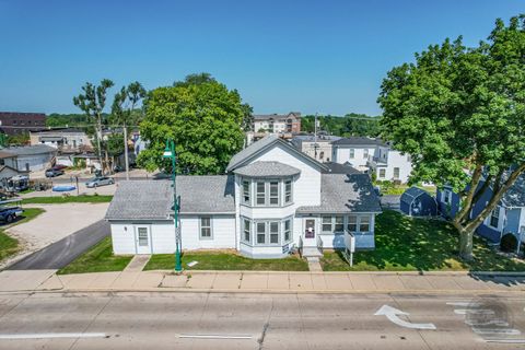 61 S Madison Street Oswego IL 60543