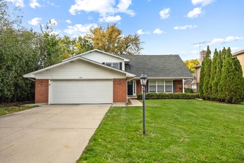 Tiny photo for 2206 W LAWRENCE Lane, Mount Prospect, IL 60056 (MLS # 12788981)