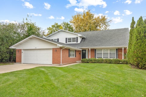 Photo of 2206 W LAWRENCE Lane, Mount Prospect, IL 60056 (MLS # 12788981)