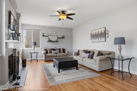 Tiny photo for 2110 Summerlin Drive, Aurora, IL 60503 (MLS # 12594391)