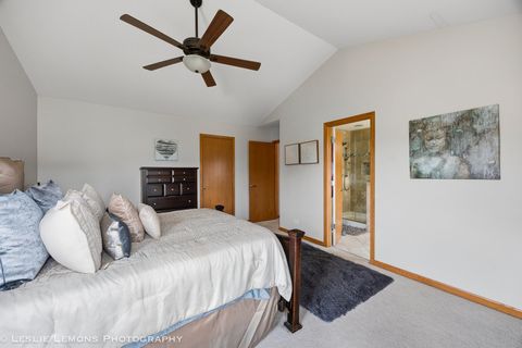 Tiny photo for 2110 Summerlin Drive, Aurora, IL 60503 (MLS # 12594391)