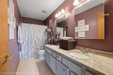 Tiny photo for 2110 Summerlin Drive, Aurora, IL 60503 (MLS # 12594391)