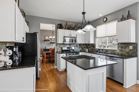 Tiny photo for 2110 Summerlin Drive, Aurora, IL 60503 (MLS # 12594391)