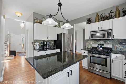 Tiny photo for 2110 Summerlin Drive, Aurora, IL 60503 (MLS # 12594391)