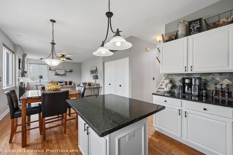 Tiny photo for 2110 Summerlin Drive, Aurora, IL 60503 (MLS # 12594391)