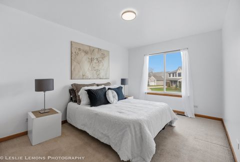 Tiny photo for 2110 Summerlin Drive, Aurora, IL 60503 (MLS # 12594391)