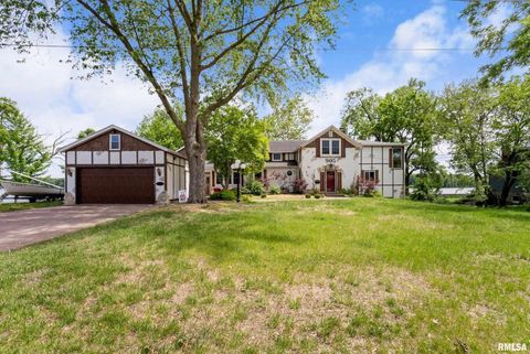 905 1ST Street Camanche IA 52730