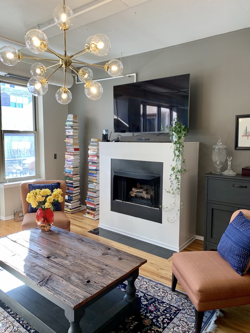 6 S Laflin Street 522