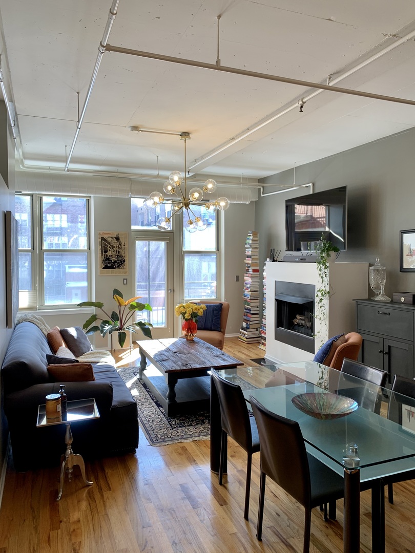 6 S Laflin Street 522