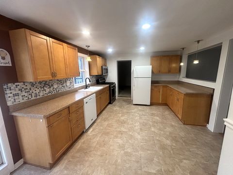 Tiny photo for 440 W Meadow Avenue, Lombard, IL 60148 (MLS # 12610015)