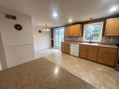 Tiny photo for 440 W Meadow Avenue, Lombard, IL 60148 (MLS # 12610015)