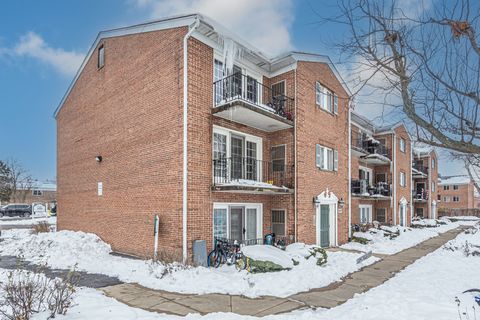 Photo of 10347 Dearlove Road #302, Glenview, IL 60025 (MLS # 12604791)