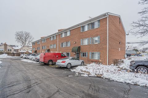 Tiny photo for 10347 Dearlove Road #302, Glenview, IL 60025 (MLS # 12604791)