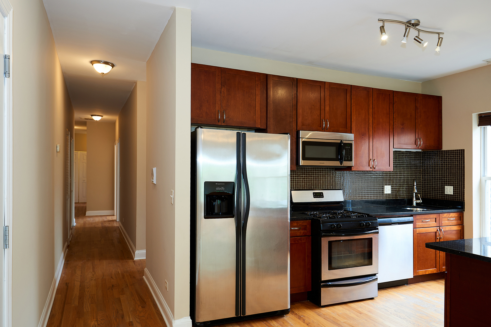 1609 W Farwell Avenue 2