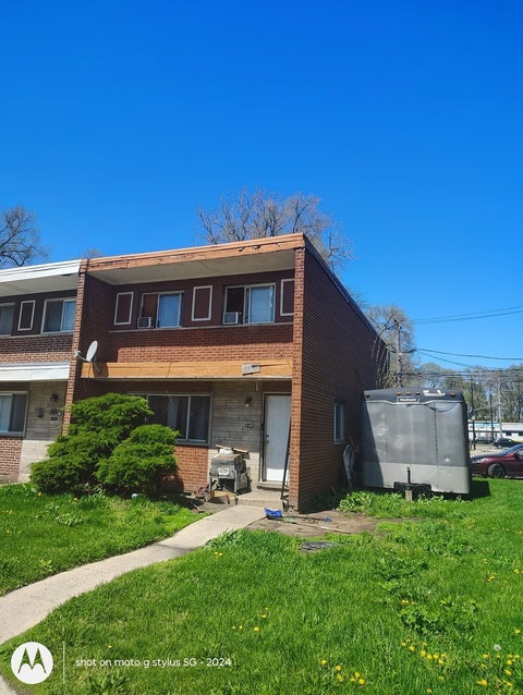 Photo of 9522 S COLFAX Avenue, Chicago, IL 60617 (MLS # 12646020)