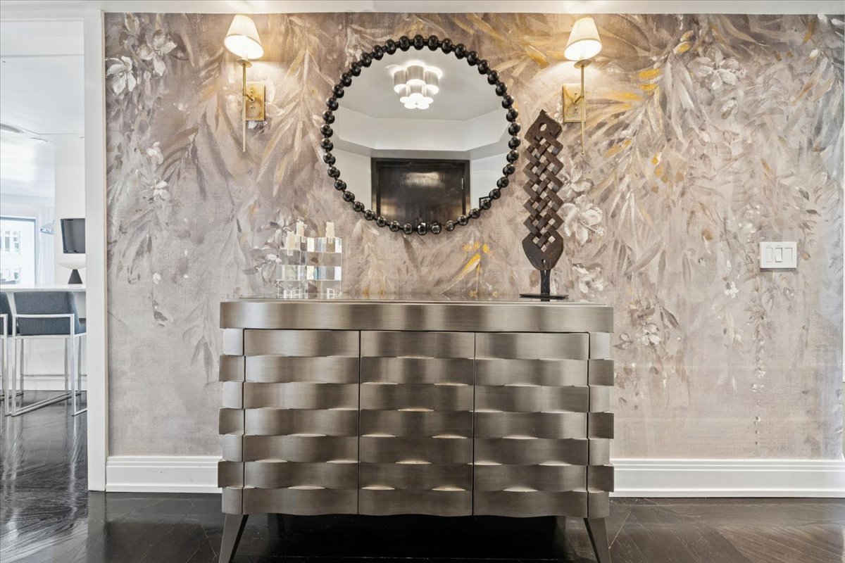 950 N MICHIGAN Avenue 2704