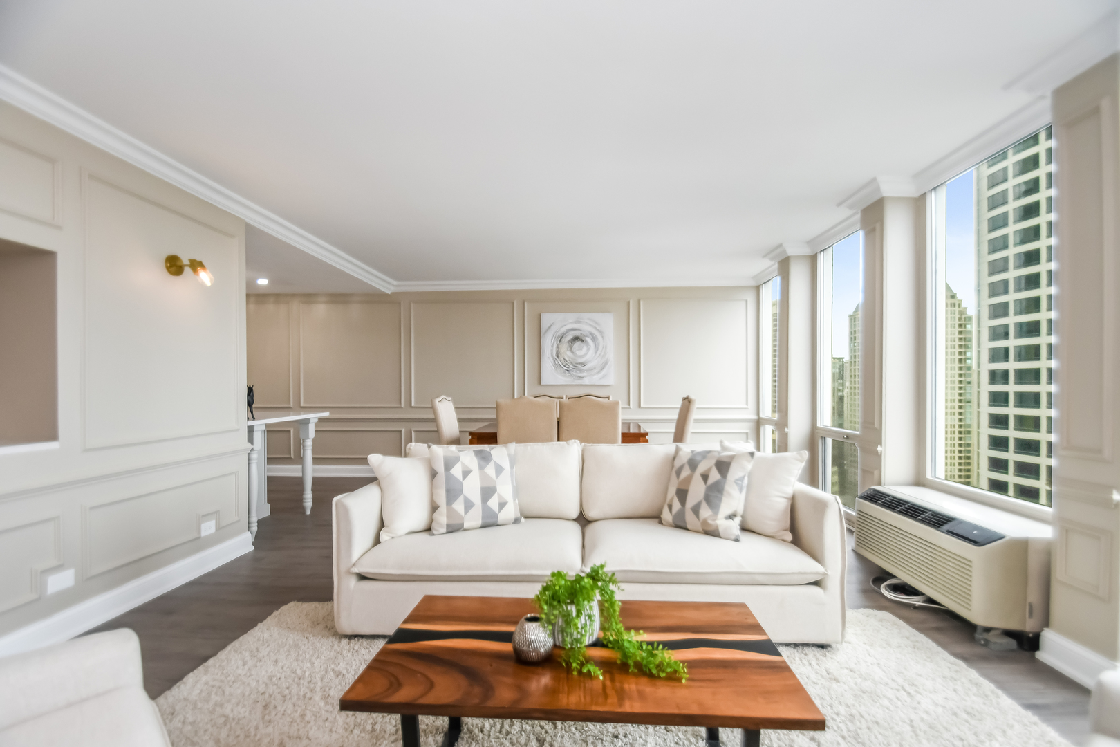 111 E Chestnut Street 44J