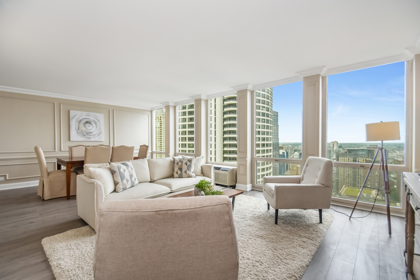 111 E Chestnut Street 44J
