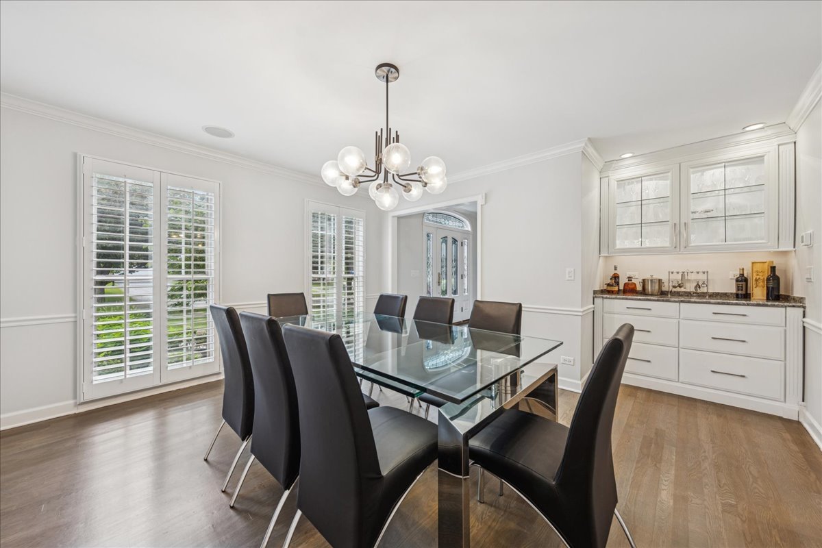 221 Meadowbrook Lane