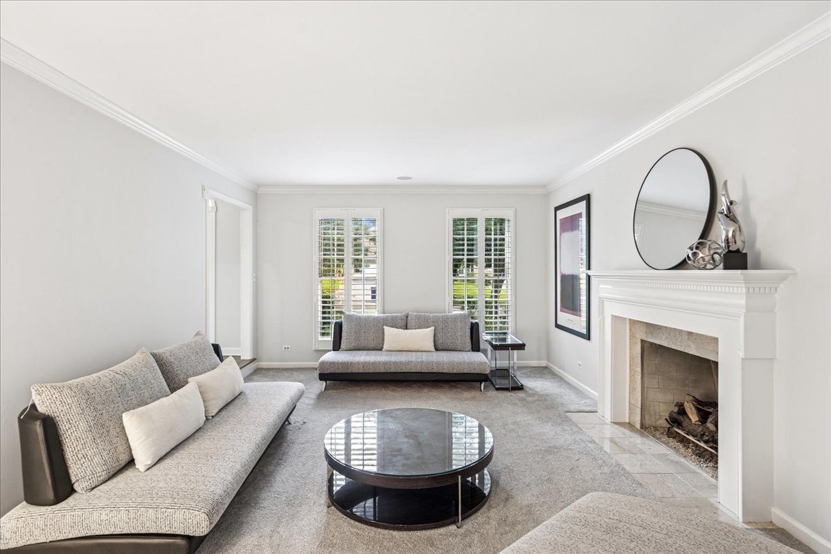 221 Meadowbrook Lane