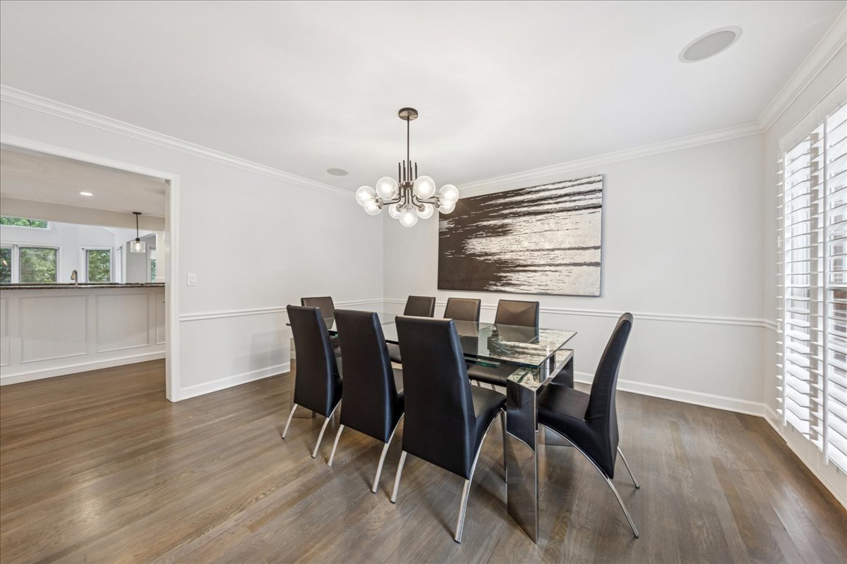 221 Meadowbrook Lane