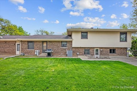 Tiny photo for 262 Woodville Lane, Schaumburg, IL 60193 (MLS # 12635412)