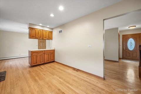 Tiny photo for 262 Woodville Lane, Schaumburg, IL 60193 (MLS # 12635412)