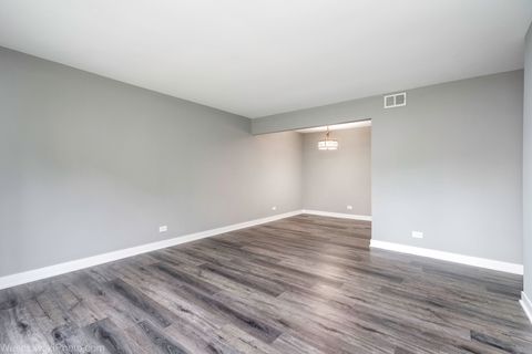 Tiny photo for 11 OAK CREEK Drive #1120, Buffalo Grove, IL 60089 (MLS # 12683647)