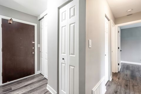 Tiny photo for 11 OAK CREEK Drive #1120, Buffalo Grove, IL 60089 (MLS # 12683647)