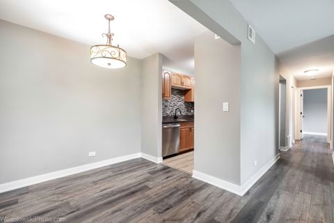 Tiny photo for 11 OAK CREEK Drive #1120, Buffalo Grove, IL 60089 (MLS # 12683647)