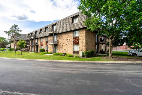 Photo of 11 OAK CREEK Drive #1120, Buffalo Grove, IL 60089 (MLS # 12683647)